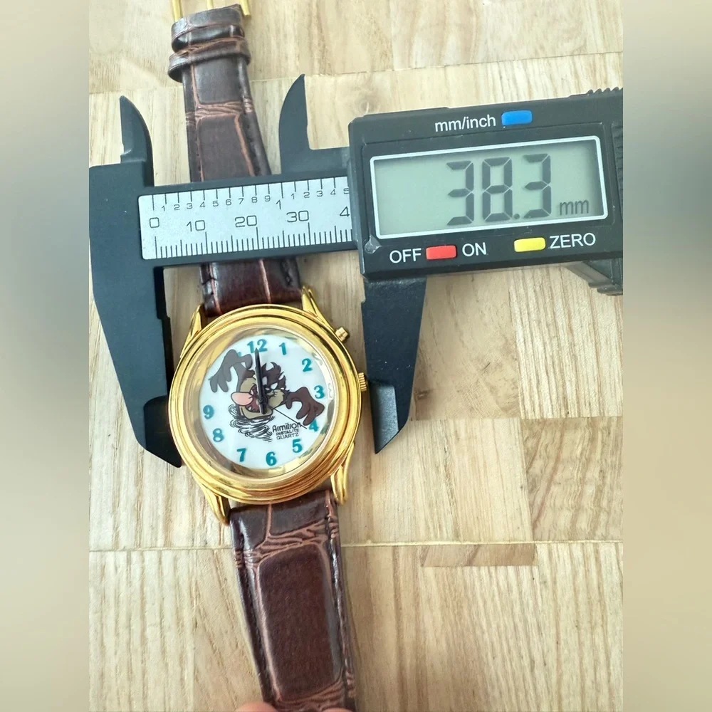 Vintage Armitron Warner bros looney tunes Taz brown leather watch NEW BATTERY